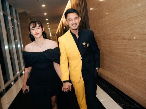 7 Foto Mesra Dahlia Poland dan Fandy Christian di Acara Indonesian TV Awards 2023