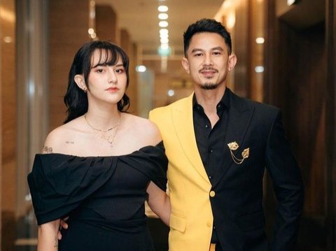 7 Foto Mesra Dahlia Poland dan Fandy Christian di Acara Indonesian TV Awards 2023