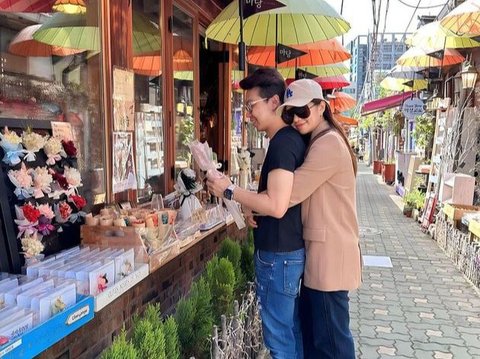 7 Foto Mesra dr. Richard Lee dan Istri Liburan Ke Luar Negeri, Bergaya Ala Kisah Cinta Drakor