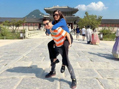 7 Foto Mesra dr. Richard Lee dan Istri Liburan Ke Luar Negeri, Bergaya Ala Kisah Cinta Drakor