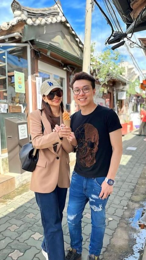 7 Foto Mesra dr. Richard Lee dan Istri Liburan Ke Luar Negeri, Bergaya Ala Kisah Cinta Drakor