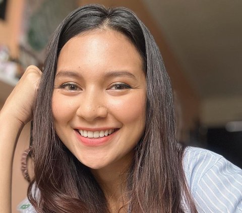 Inspirasi Makeup Glowing Manja Indah Permatasari