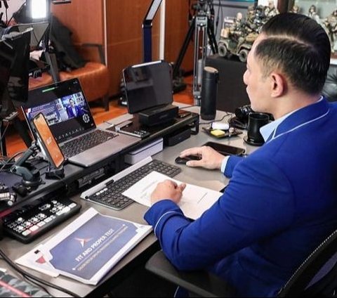 Portrait of the General Chairman of Political Parties' Workspace, Some Resemble Gaming Rooms