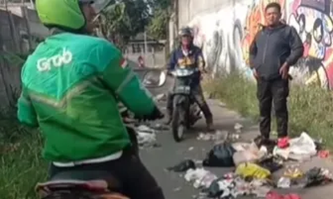 Viral di Media Sosial, Begini Potret Jalanan di Bandung yang Dipenuhi Sampah