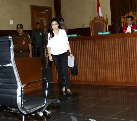 Recording of Jessica Wongso's 'Cyanide Coffee' Telephone Conversation from Behind Bars Revealed