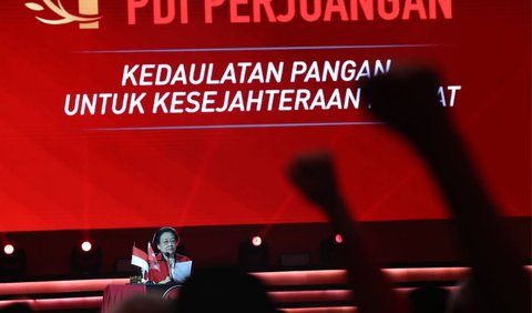 Ketua Umum PDI Perjuangan Megawati Soekarnoputri meminta seluruh kadernya jangan gentar menghadapi kepungan dan manuver politik praktis yang bertujuan hanya demi berkuasa.<br>