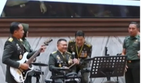 Aksi para pemimpin TNI itu mendapat pujian dari warganet. Netizen memuji Jenderal Dudung dan Letjen Agung berjiwa seni dan bertalenta memainkan alat-alat musik.<br>