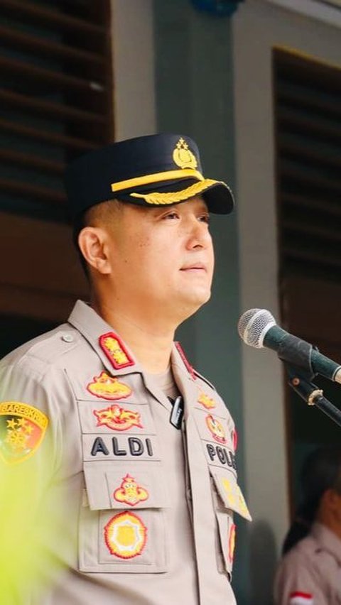 Intip Transformasi Kapolres Cimahi Sejak Muda Hingga jadi Kasatreskrim, Disebut Mirip Artis<br>