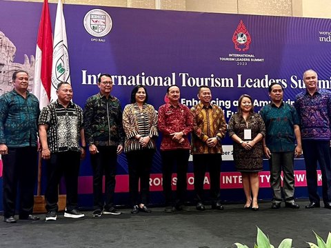 Sandiaga Uno Receives ITLS Awards 2023 for Sustainable Tourism Development in Bali