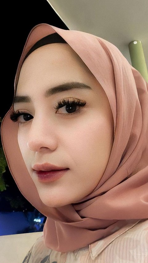 Videonya saat Ngajar Kerap Viral, Ini Sosok Alice Alisah Bu Guru Cantik yang Curi Perhatian <br>