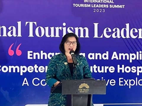 Sandiaga Uno Receives ITLS Awards 2023 for Sustainable Tourism Development in Bali