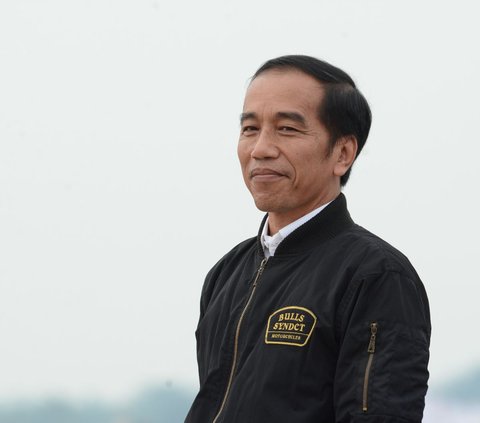 Whispering Jokowi Sends Special Message to Ganjar Pranowo