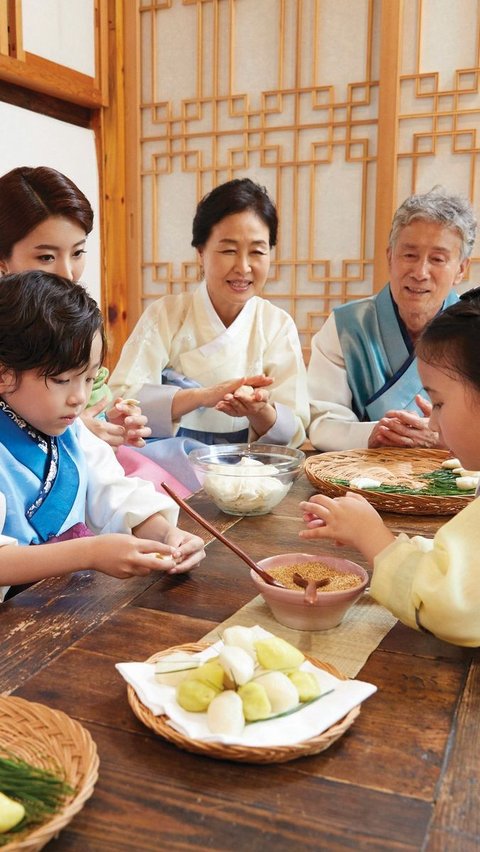 Chuseok, atau dikenal sebagai Thanksgiving Korea, merupakan perayaan yang mendalamak akar sejarah Korea. 