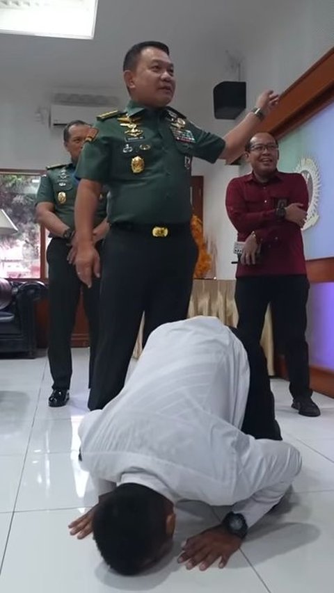 Kenang Wasiat Ayah, Raffi Atqiyah Menangis Cium Tangan Jenderal Dudung usai Diluluskan jadi Bintara TNI Tanpa Tes