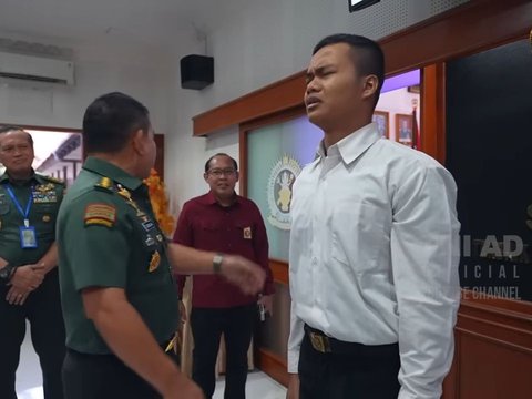 Kenang Wasiat Ayah, Raffi Atqiyah Menangis Cium Tangan Jenderal Dudung usai Diluluskan jadi Bintara TNI Tanpa Tes