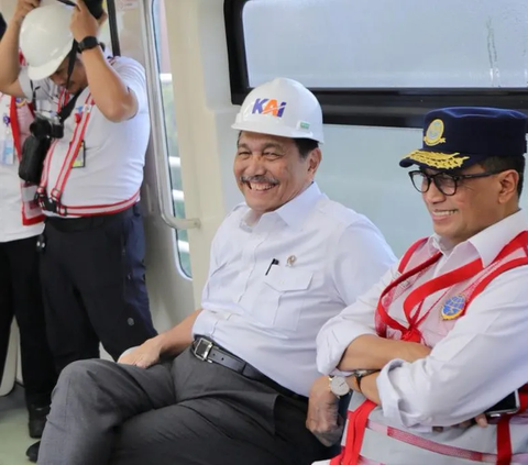 Bukan hanya sosok ayah, Luhut juga berterimakasih kepada ibunya, Siti Frida Naiborhu yang hanya lulusan sekolah setingkat SD.  