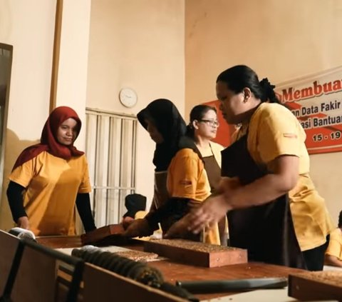 Modal Resep dari Brosur, Ibu Rumah Tangga Ini Raup Ratusan Juta dari Bisnis Camilan