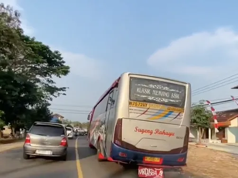 Bus Sugeng Rahayu Ugal-ugalan di Jalan