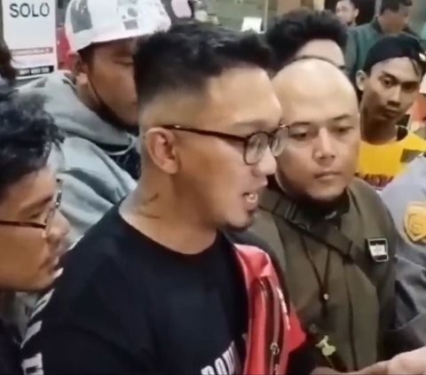 Driver Ojol Pengeroyok Kru Youtuber Konten Cegat Motor Lawan Arah jadi Tersangka