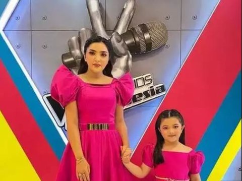 11 Potret Selebritis Ibu dan Anak Ini Sama-Sama Jadi Penyanyi Raih Popularitas