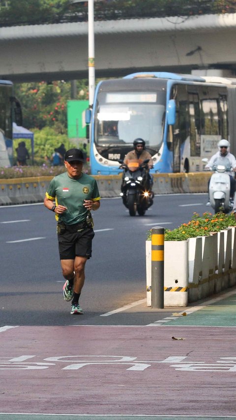 Peniadaan Hari Bebas Kendaraan Bermotor (HBKB) tak menyurutkan semangat warga untuk berolahraga di kawasan itu.