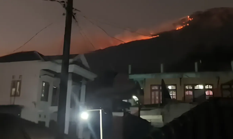 Gunung Sumbing Terbakar Hebat, Ganjar Minta Bantuan Helikopter ke BNPB