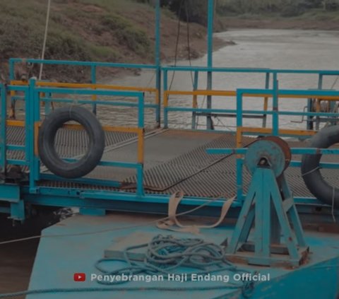 Kisah Haji Endang, Raup Jutaan Rupiah per Hari dari Jembatan di Karawang