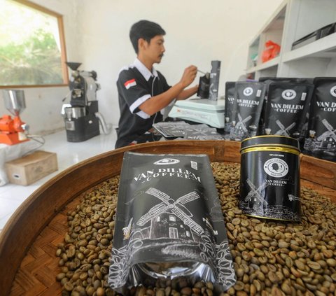 Menurut warga setempat pabrik kopi ini sudah ada sejak masa penjajahan Belanda jauh sebelum Indonesia merdeka.<br><br>Dan pemiliknya merupakan warga asli Belanda bernama Meneer Van Dilem.