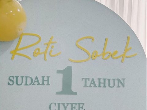 10 Potret Anak Indah Permatasari Si Roti Sobek Rayakan Ulang Tahun Pertama Secara Sederhana