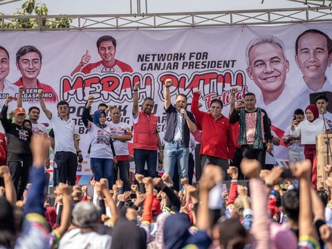 Ribuan Relawan Sosialisasikan Ganjar Pranowo Lewat Festival Merah Putih di Surabaya