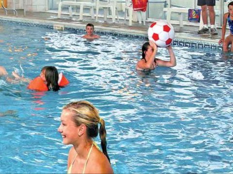 Enjoying Water in Public Swimming Pool, Accidentally Witness Disgusting 'Traces of Life'