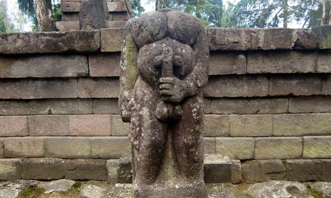 Mengenal Candi Sukuh yang Unik, Mirip Piramida Inca dan Berhias Relief Alat Vital