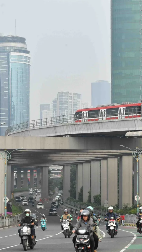 Situs pemantau kualitas udara dengan waktu terkini itu pun mencatatkan Jakarta sebagai kota dengan kualitas udara terburuk di dunia.