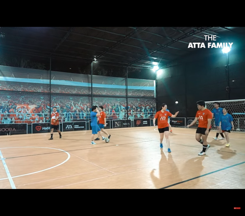 Kompak Gandengan Tangan, Ini Momen Thariq Halilintar dan Aaliyah Massaid Main Futsal Bareng