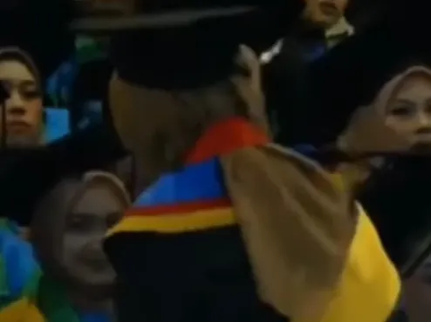 Viral State Polytechnic of Semarang Student Graduates with GPA 3.98, Never Takes Leave or Skips Class: Most Disciplined!