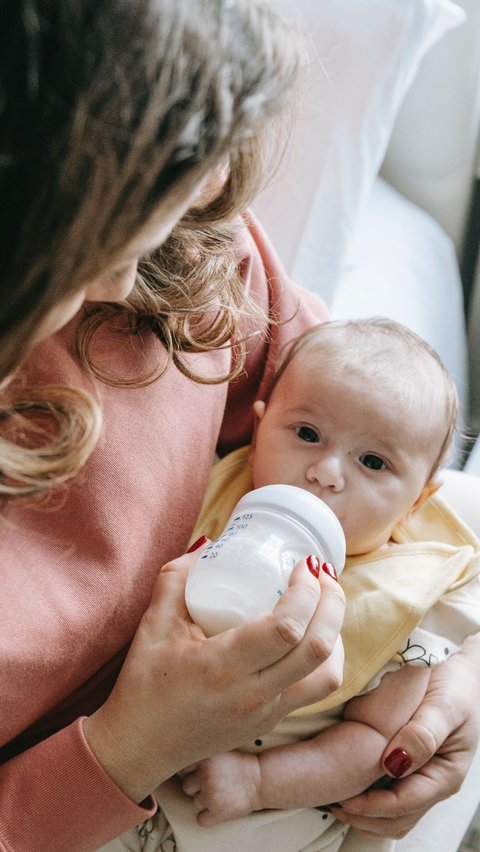 Karena bayi masih rentan, butuh perhatian khusus terhadap asupan nutrisi mereka untuk memastikan pertumbuhan dan perkembangan yang sehat.