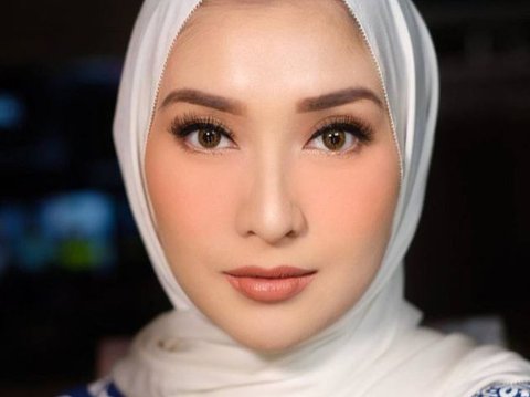 Dulu Miss International, 8 Foto Kevin Liliana, Memilih Berhijab dan Jadi Seorang Ibu