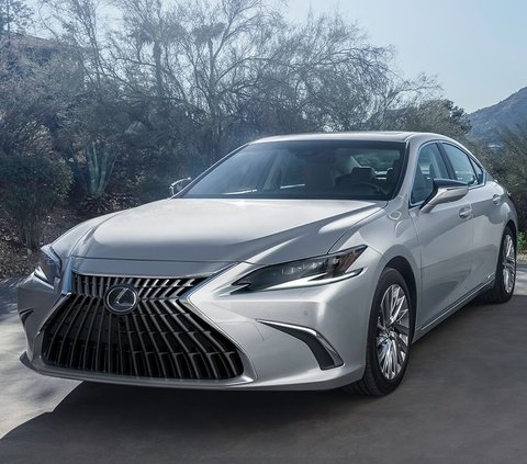 Lexus ES <br><br>Sedan mewah ini mendapat nilai NTHSA 4/5 dan Top Safety Pick berkat sistem keamanan: Lexus safety system+ 2.5. Dengan standar keamanan ini, Lexus ES menjadi salah satu mobil teraman di dunia.