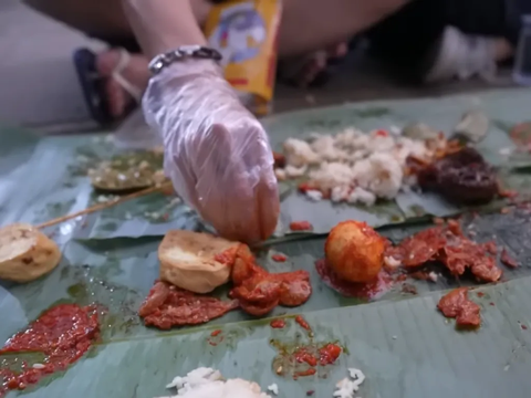 Momen Al Ghazali Makan Nasi Liwet dengan Jengkol dan Petai, Ekspresinya Bikin Ngakak