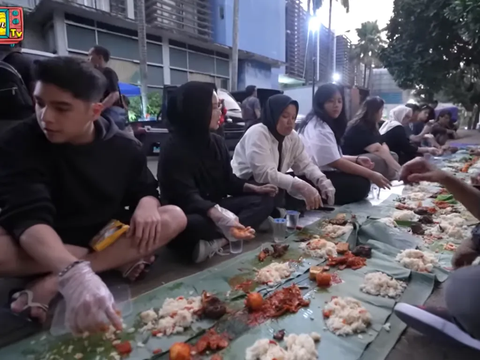 Momen Al Ghazali Makan Nasi Liwet dengan Jengkol dan Petai, Ekspresinya Bikin Ngakak