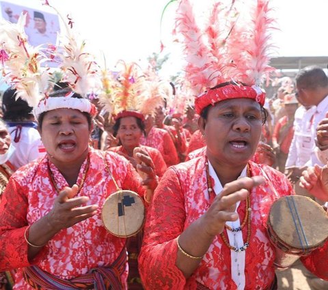 Hendropriyono Nyanyi ‘Simpul Kesetiaan dengan Prabowo’ Saat Deklarasi Dukungan di NTT