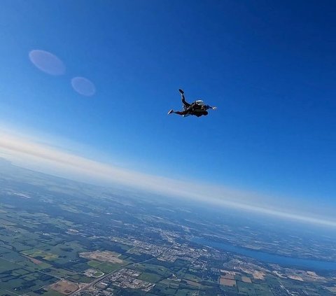 Potret Natasha Wilona Jajal Olahraga Ekstrem, Terbaru Sky Diving di Ketinggian 10 Ribu Kaki