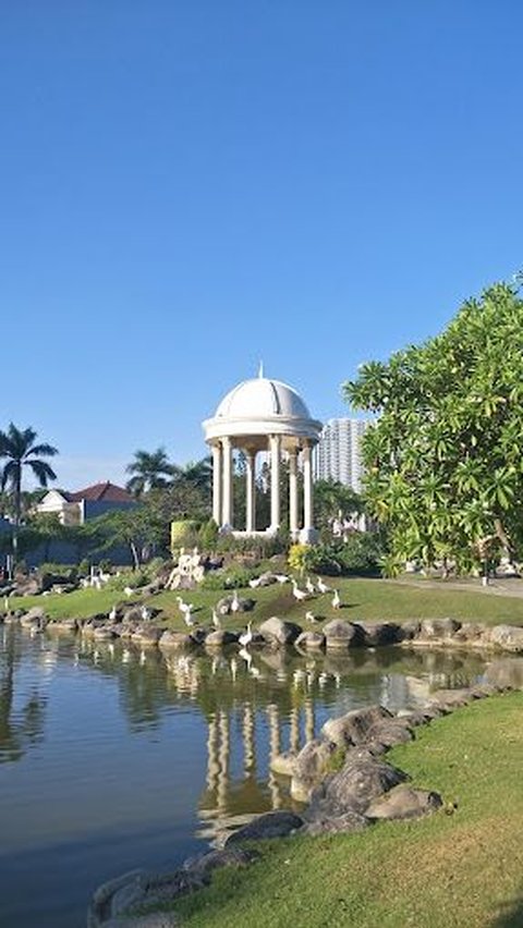 Mengunjungi Taman Angsa Surabaya, Banyak Bangunan Khas Romawi Serasa di Eropa