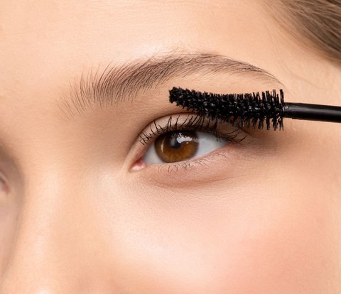 Use 3 Makeup Products to Create Natural Curly Eyelashes