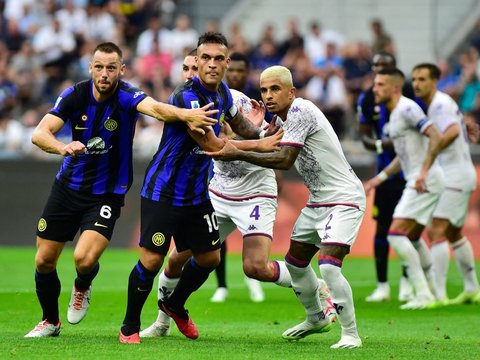 FOTO: Cukur Habis Fiorentina 4-0, Inter Milan Naik ke Puncak Klasemen Liga Serie A Italia