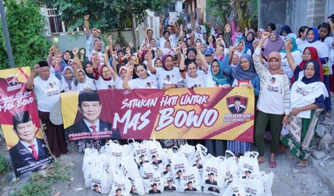 Selanjutnya, Tim Relawan Mas Bowo melakukan bagi-bagi sembako di Gading Tutuka 2, Kecamatan Ciluncat, Kabupaten Bandung, Jawa Barat<br>