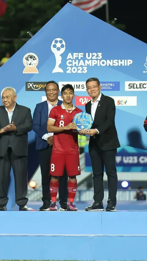 Pelatih Shin Tae-yong kembali memanggil Arkhan untuk memperkuat Timnas U-23 di Piala AFF kemarin. Ia tampil begitu gemilang hingga membawa Timnas melaju ke Final.