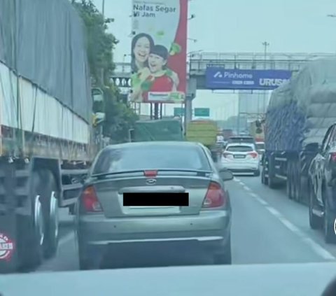 Cara Berkendara Mobil ini di Tol Sungguh Mengerikan & Berbahaya, Pas Pintu Dibuka Langsung Sedih Lihat Sopir & Penumpangnya