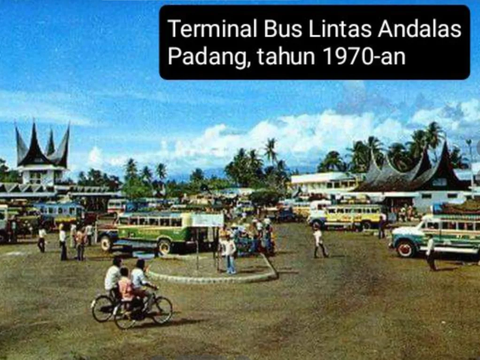 Nostalgic Old Photos of Terminals in Indonesia in the 70s, The Vintage Bus Designs are Eye-Catching