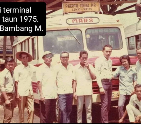 Nostalgic Old Photos of Terminals in Indonesia in the 70s, The Vintage Bus Designs are Eye-Catching